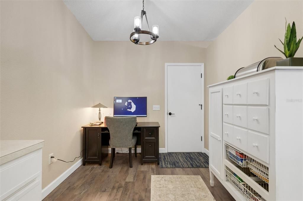 Active With Contract: $325,000 (2 beds, 2 baths, 1531 Square Feet)