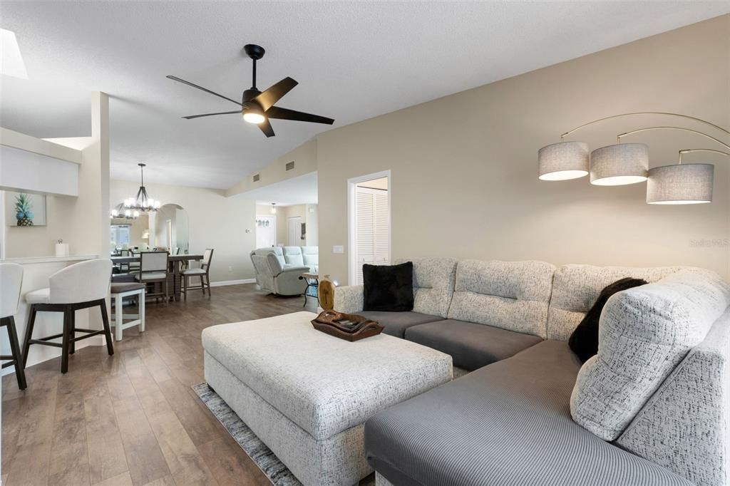 Active With Contract: $325,000 (2 beds, 2 baths, 1531 Square Feet)