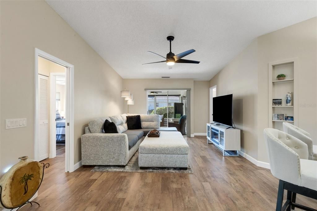 Active With Contract: $325,000 (2 beds, 2 baths, 1531 Square Feet)