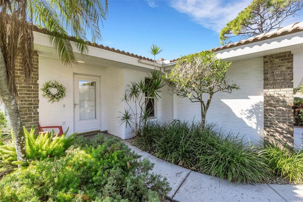 Active With Contract: $325,000 (2 beds, 2 baths, 1531 Square Feet)