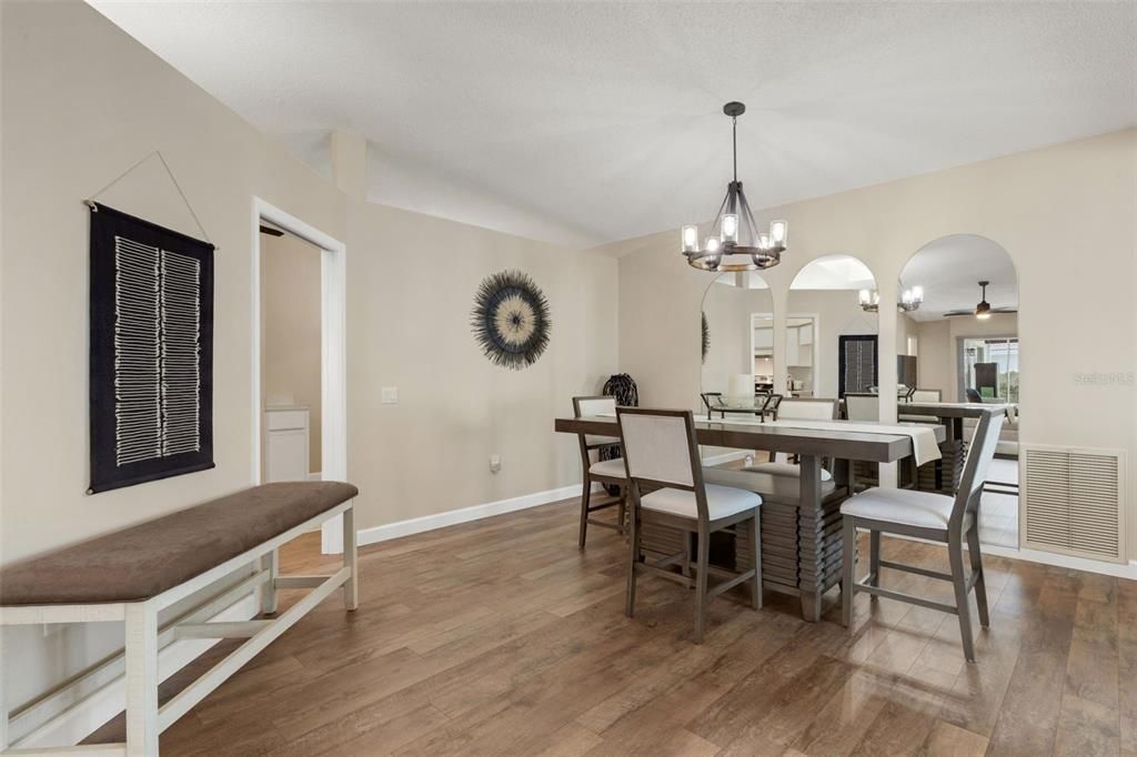 Active With Contract: $325,000 (2 beds, 2 baths, 1531 Square Feet)