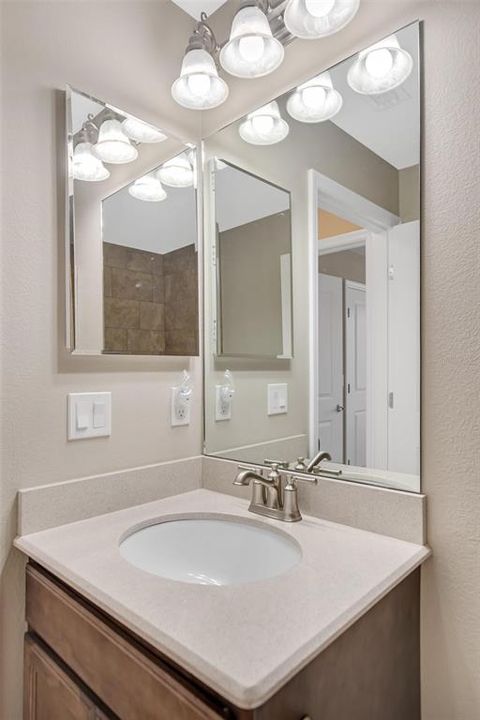 Activo con contrato: $2,500 (3 camas, 2 baños, 1738 Pies cuadrados)