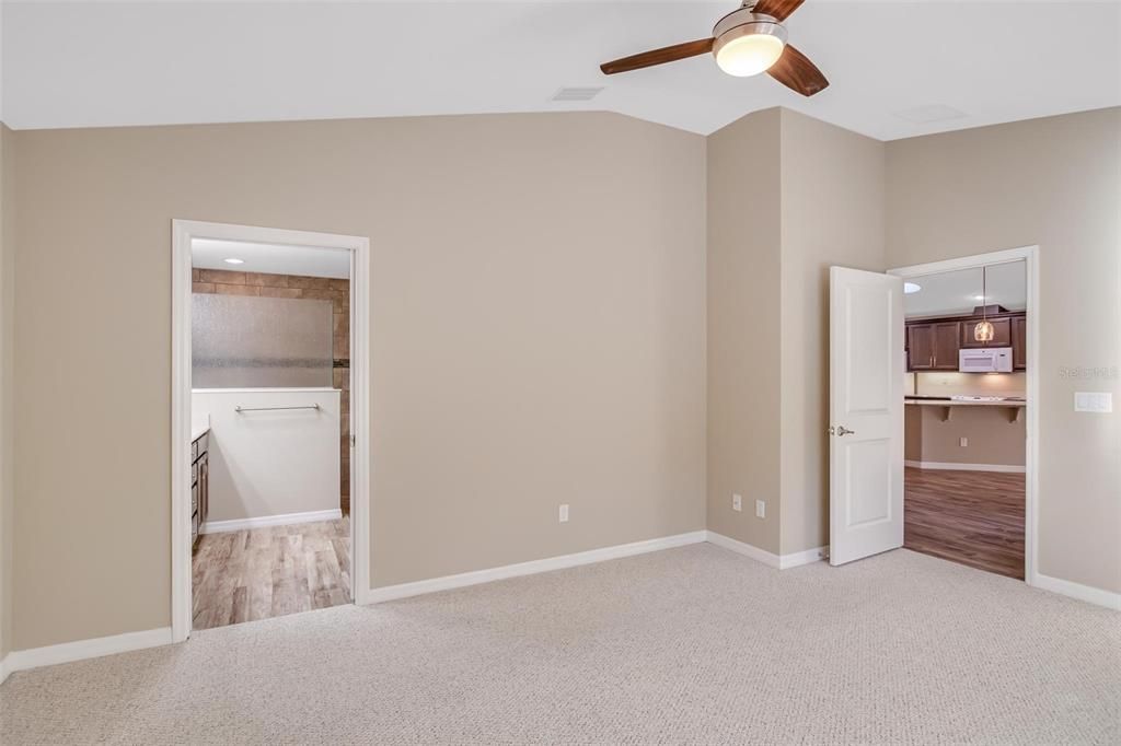 Activo con contrato: $2,500 (3 camas, 2 baños, 1738 Pies cuadrados)