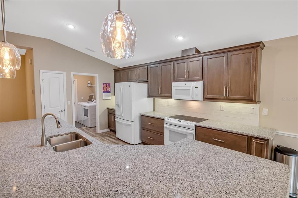 Activo con contrato: $2,500 (3 camas, 2 baños, 1738 Pies cuadrados)