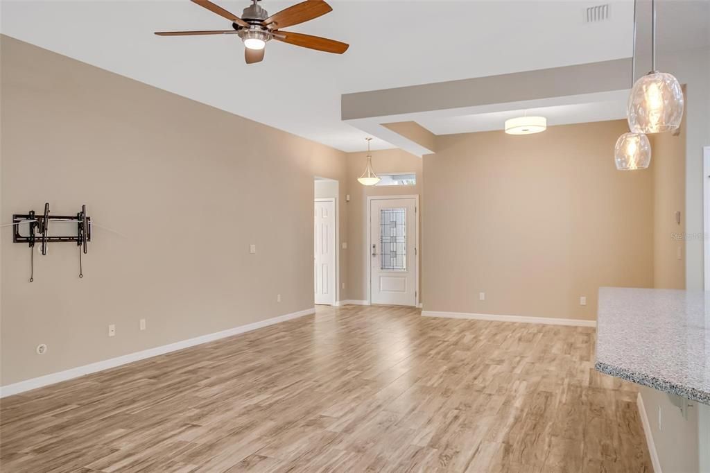 Activo con contrato: $2,500 (3 camas, 2 baños, 1738 Pies cuadrados)