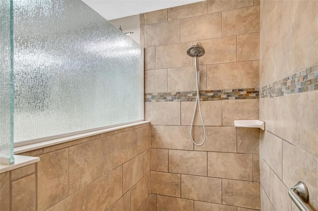 Activo con contrato: $2,500 (3 camas, 2 baños, 1738 Pies cuadrados)