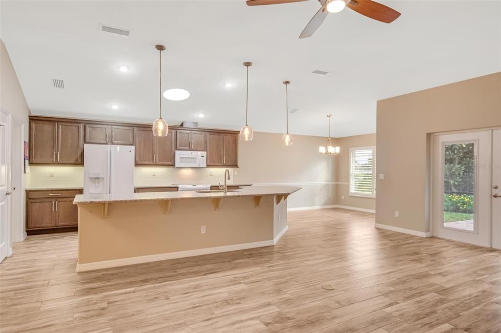 Activo con contrato: $2,500 (3 camas, 2 baños, 1738 Pies cuadrados)