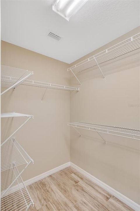 Activo con contrato: $2,500 (3 camas, 2 baños, 1738 Pies cuadrados)