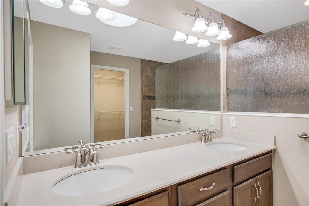 Activo con contrato: $2,500 (3 camas, 2 baños, 1738 Pies cuadrados)