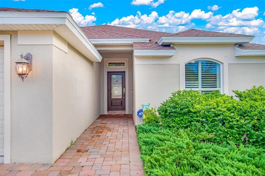 Activo con contrato: $2,500 (3 camas, 2 baños, 1738 Pies cuadrados)