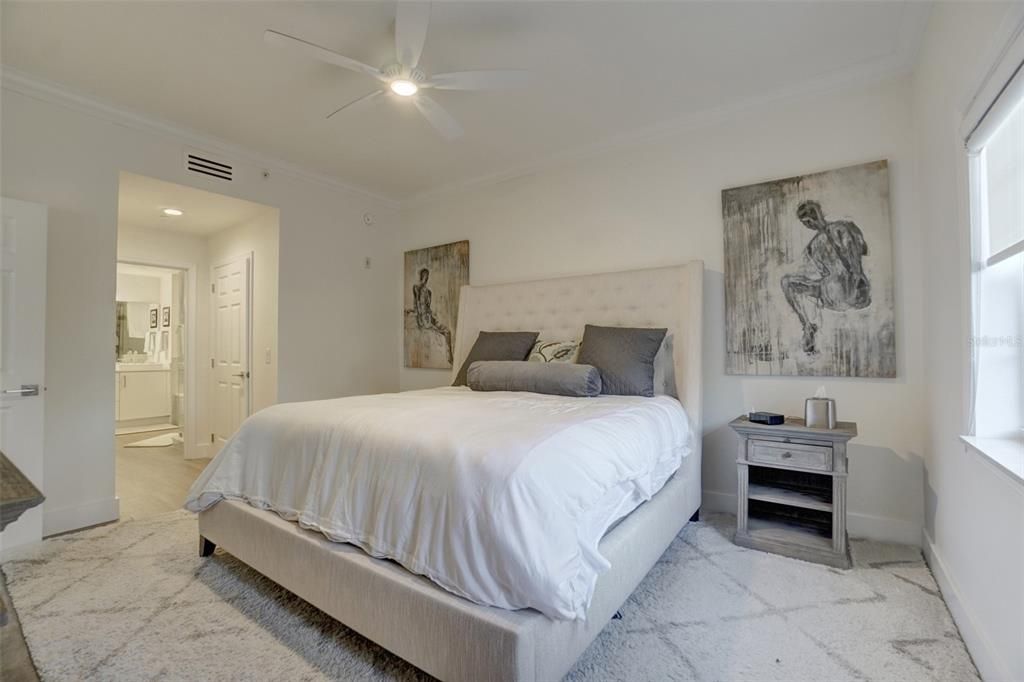 合同活跃: $298,750 (3 贝兹, 3 浴室, 1755 平方英尺)