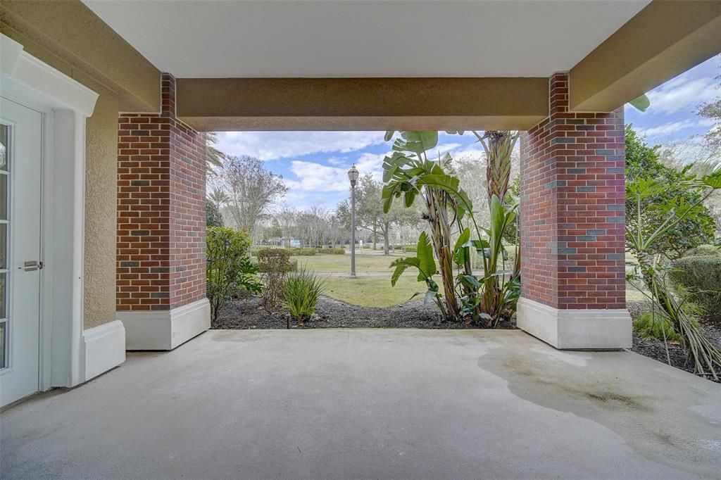 合同活跃: $298,750 (3 贝兹, 3 浴室, 1755 平方英尺)