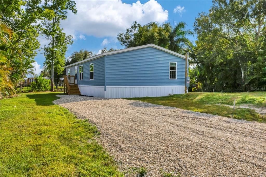 Под контрактом: $214,900 (3 спален, 2 ванн, 1378 Квадратных фут)