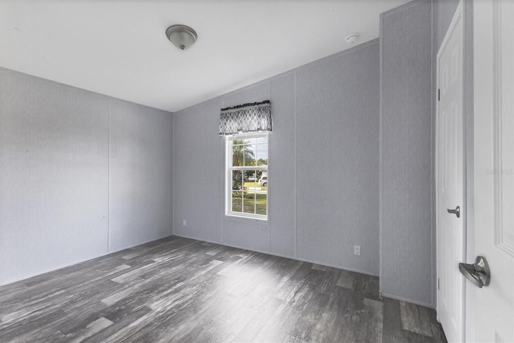 Под контрактом: $214,900 (3 спален, 2 ванн, 1378 Квадратных фут)