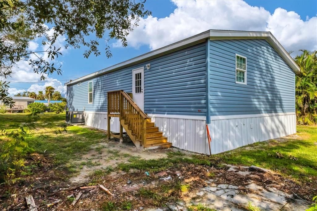 Под контрактом: $214,900 (3 спален, 2 ванн, 1378 Квадратных фут)