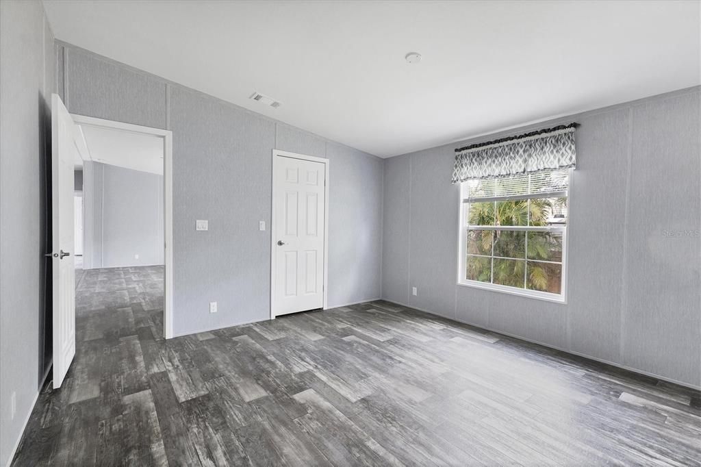 Под контрактом: $214,900 (3 спален, 2 ванн, 1378 Квадратных фут)