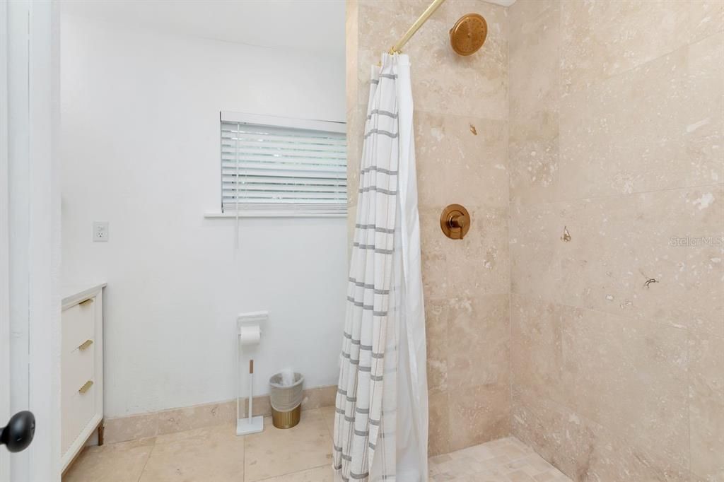 En Venta: $775,000 (4 camas, 4 baños, 2240 Pies cuadrados)