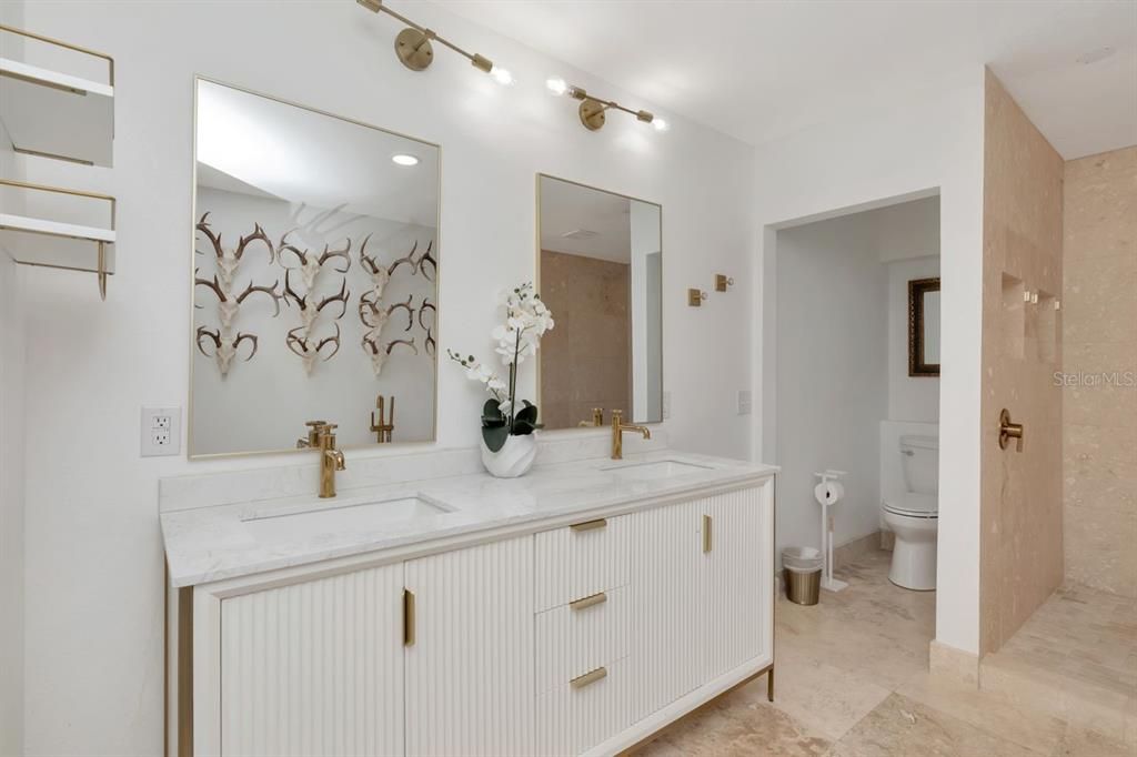 En Venta: $775,000 (4 camas, 4 baños, 2240 Pies cuadrados)