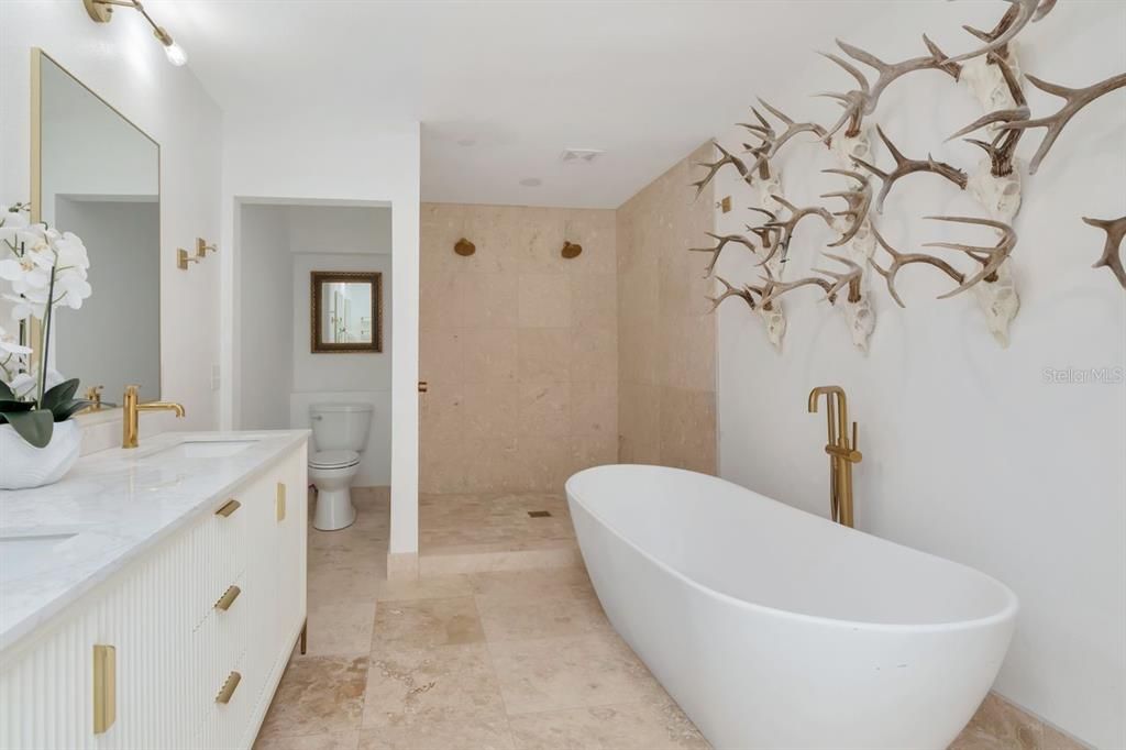 En Venta: $775,000 (4 camas, 4 baños, 2240 Pies cuadrados)