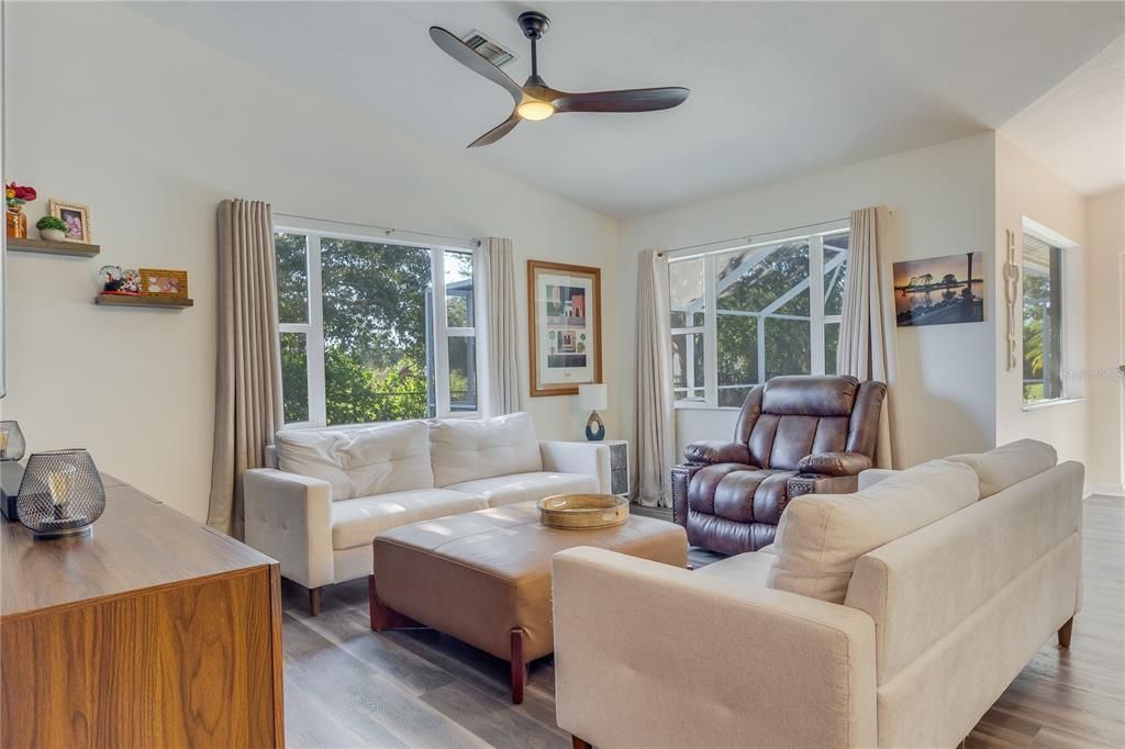 Activo con contrato: $439,900 (3 camas, 2 baños, 2146 Pies cuadrados)