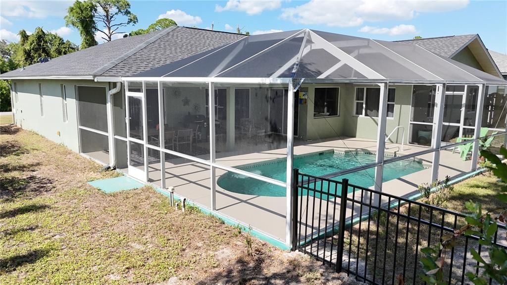 Activo con contrato: $439,900 (3 camas, 2 baños, 2146 Pies cuadrados)