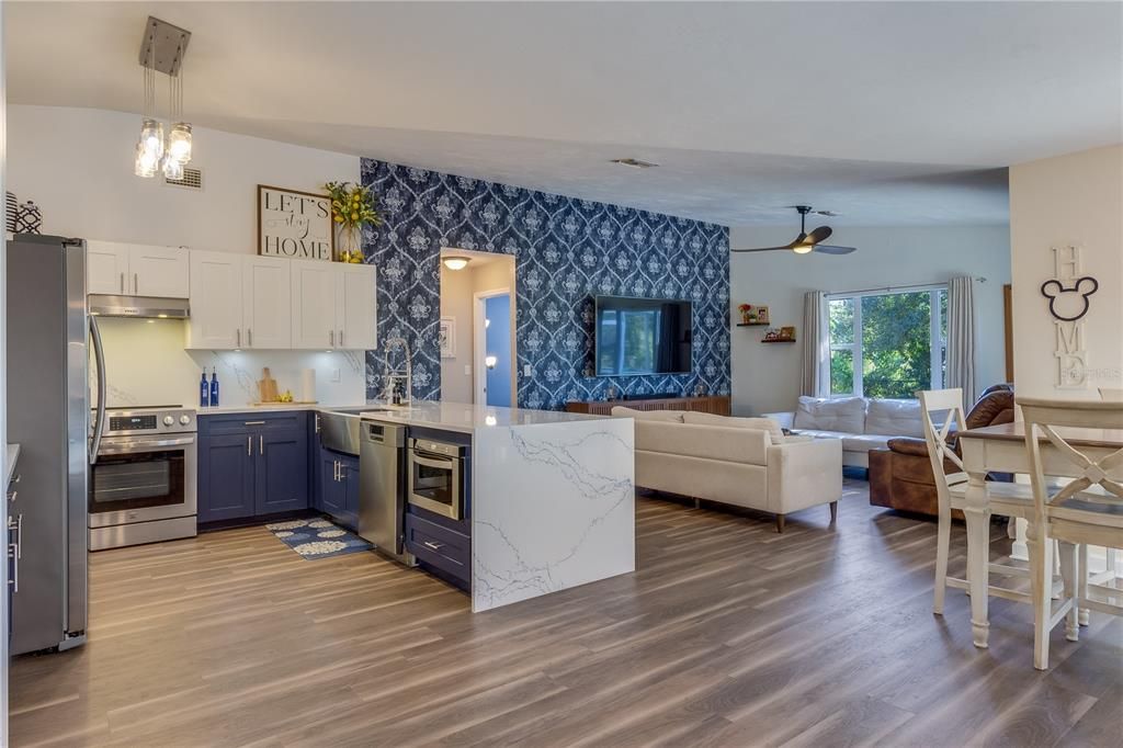 Activo con contrato: $439,900 (3 camas, 2 baños, 2146 Pies cuadrados)