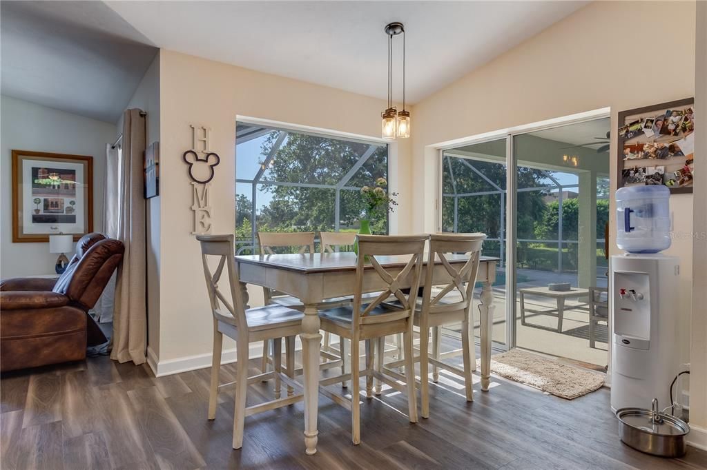 Activo con contrato: $439,900 (3 camas, 2 baños, 2146 Pies cuadrados)