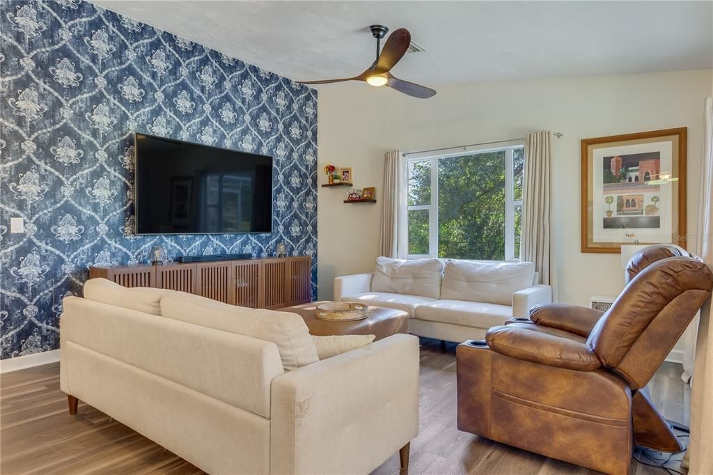 Activo con contrato: $439,900 (3 camas, 2 baños, 2146 Pies cuadrados)