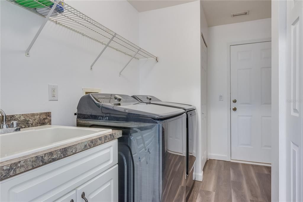 Activo con contrato: $439,900 (3 camas, 2 baños, 2146 Pies cuadrados)