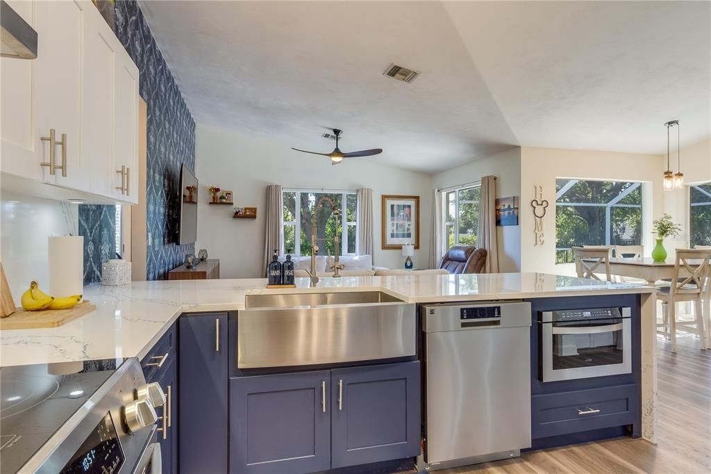 Activo con contrato: $439,900 (3 camas, 2 baños, 2146 Pies cuadrados)