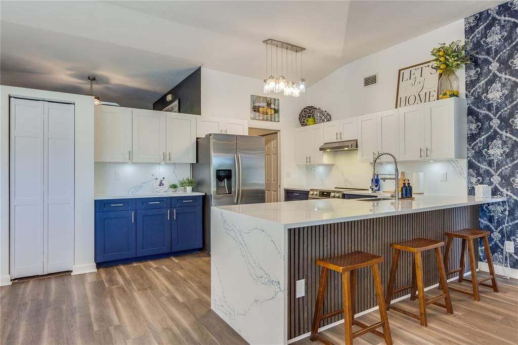 Activo con contrato: $439,900 (3 camas, 2 baños, 2146 Pies cuadrados)