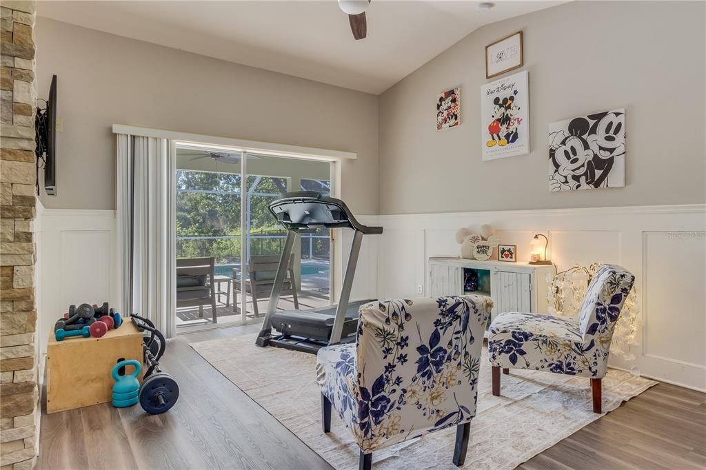 Activo con contrato: $439,900 (3 camas, 2 baños, 2146 Pies cuadrados)