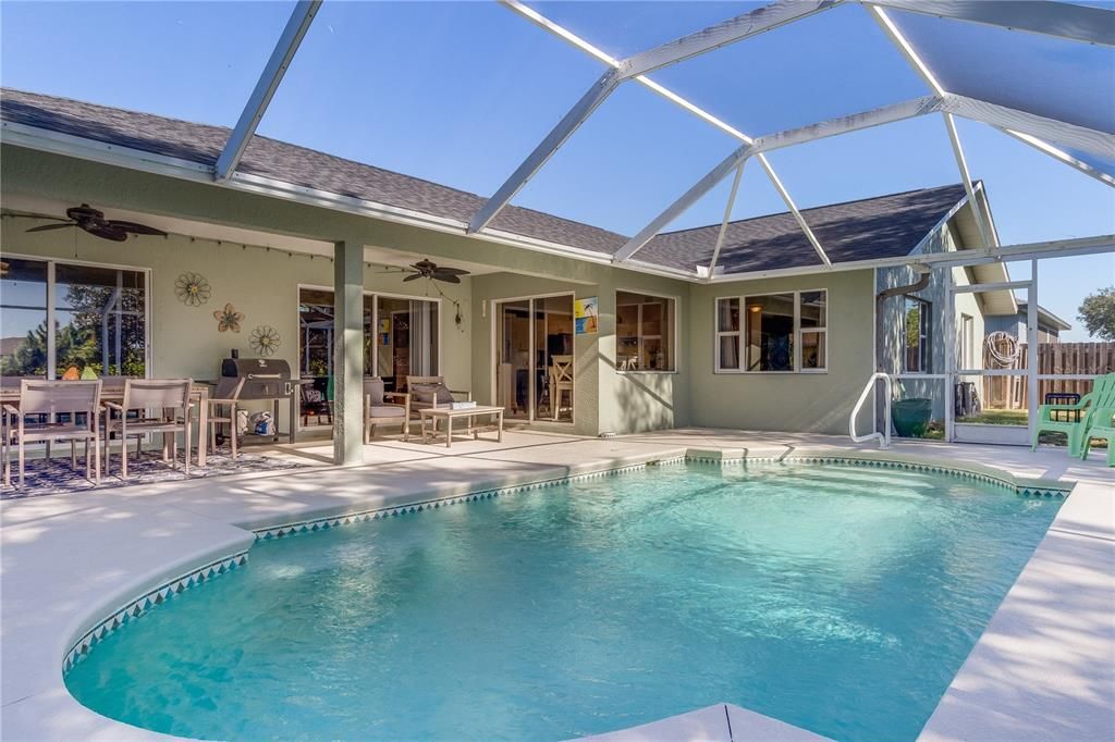 Activo con contrato: $439,900 (3 camas, 2 baños, 2146 Pies cuadrados)