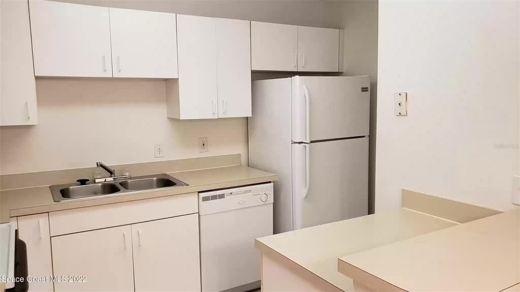 For Rent: $1,599 (2 beds, 1 baths, 937 Square Feet)