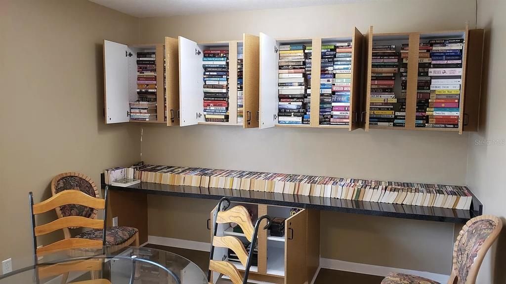 For Rent: $1,599 (2 beds, 1 baths, 937 Square Feet)