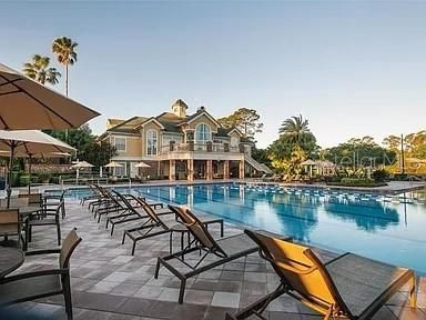 合同活跃: $1,069,900 (4 贝兹, 4 浴室, 3796 平方英尺)