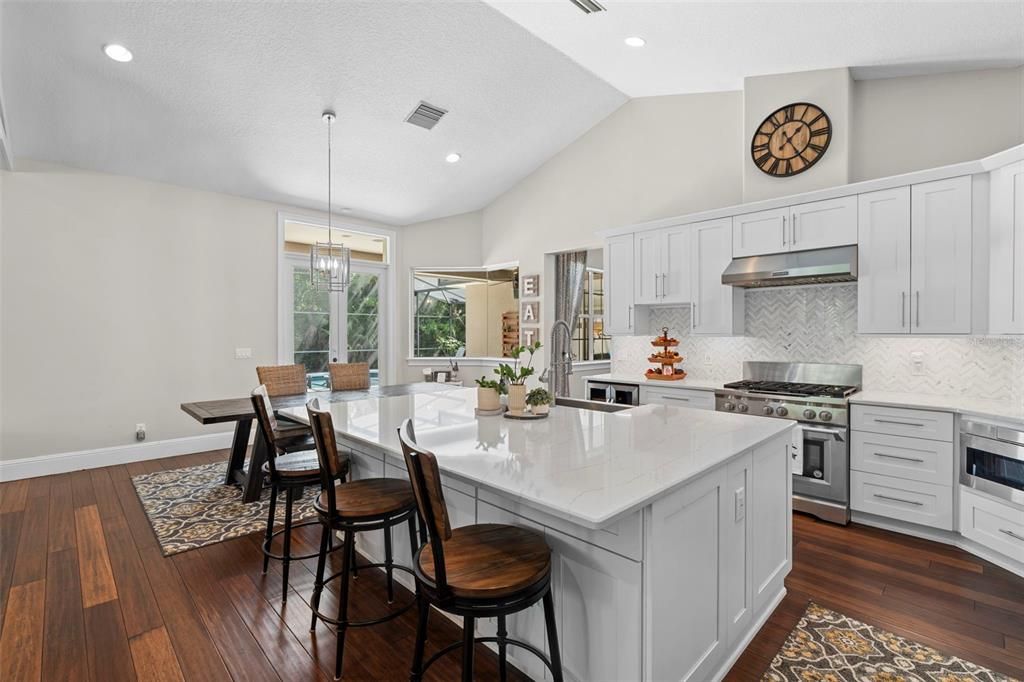 合同活跃: $1,069,900 (4 贝兹, 4 浴室, 3796 平方英尺)