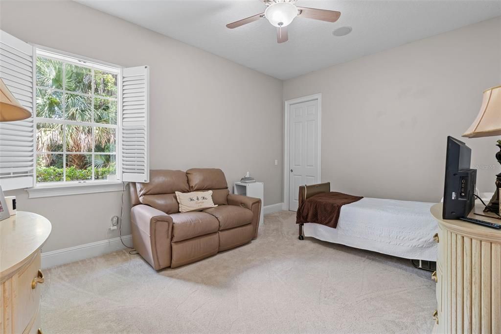 合同活跃: $1,069,900 (4 贝兹, 4 浴室, 3796 平方英尺)