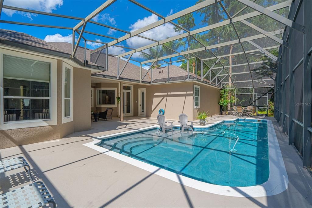 合同活跃: $1,069,900 (4 贝兹, 4 浴室, 3796 平方英尺)