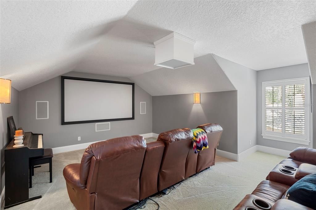 合同活跃: $1,069,900 (4 贝兹, 4 浴室, 3796 平方英尺)