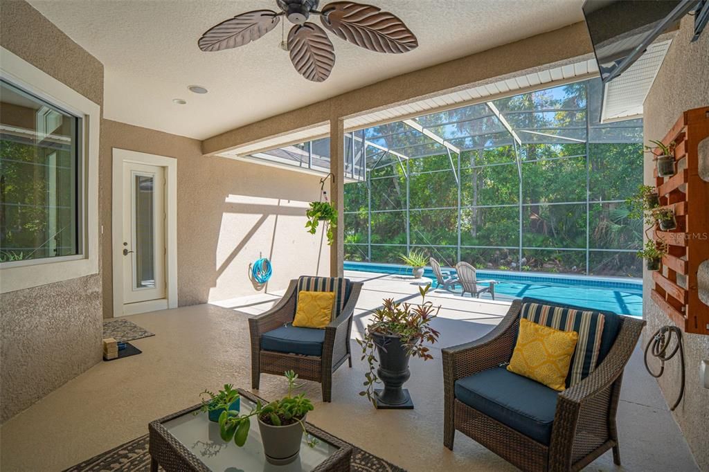 合同活跃: $1,069,900 (4 贝兹, 4 浴室, 3796 平方英尺)