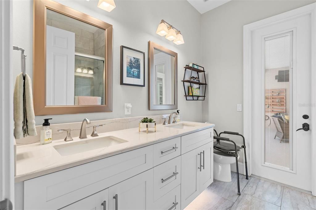 合同活跃: $1,069,900 (4 贝兹, 4 浴室, 3796 平方英尺)