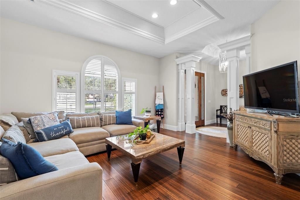 合同活跃: $1,069,900 (4 贝兹, 4 浴室, 3796 平方英尺)