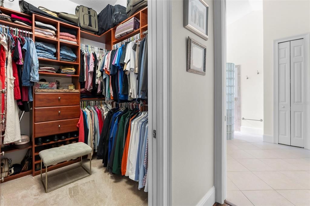 合同活跃: $1,069,900 (4 贝兹, 4 浴室, 3796 平方英尺)