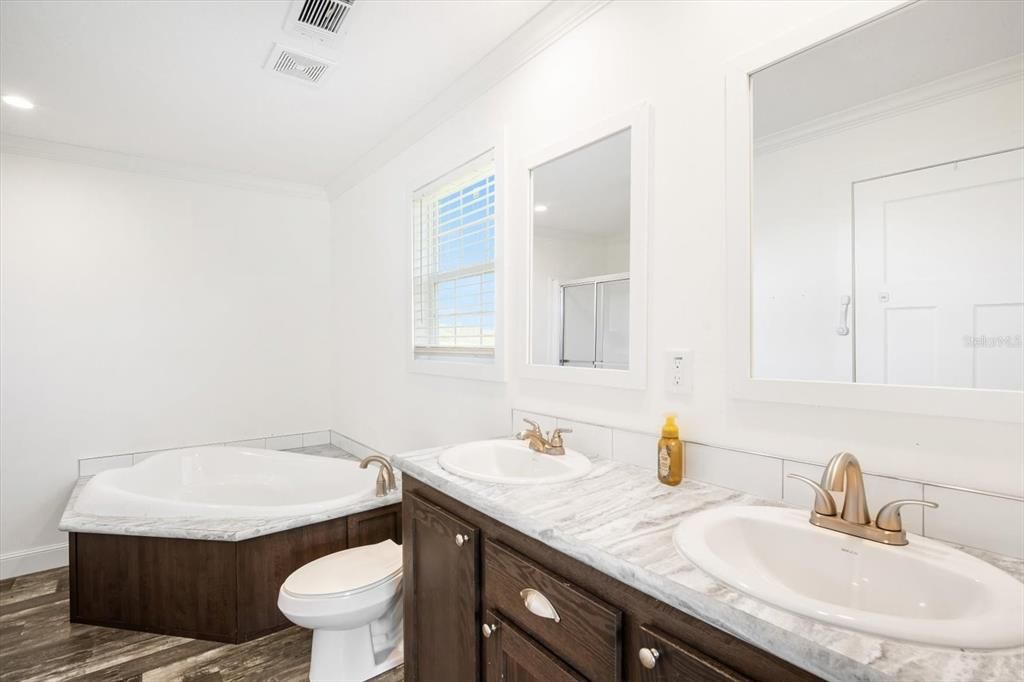 На продажу: $270,000 (3 спален, 2 ванн, 1248 Квадратных фут)