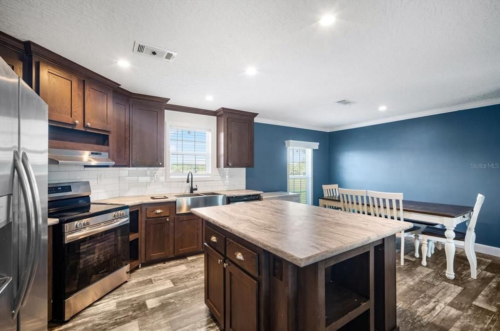 На продажу: $270,000 (3 спален, 2 ванн, 1248 Квадратных фут)