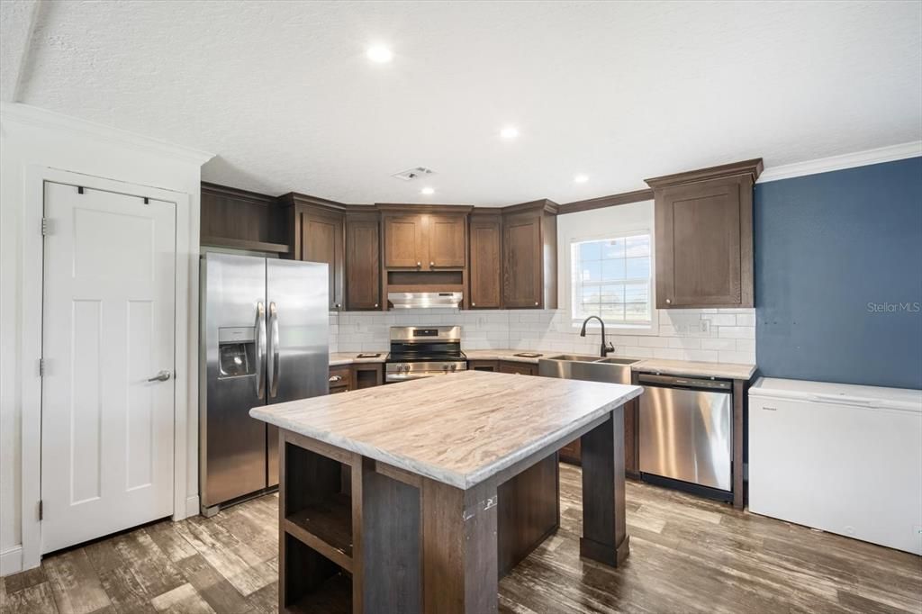 На продажу: $270,000 (3 спален, 2 ванн, 1248 Квадратных фут)