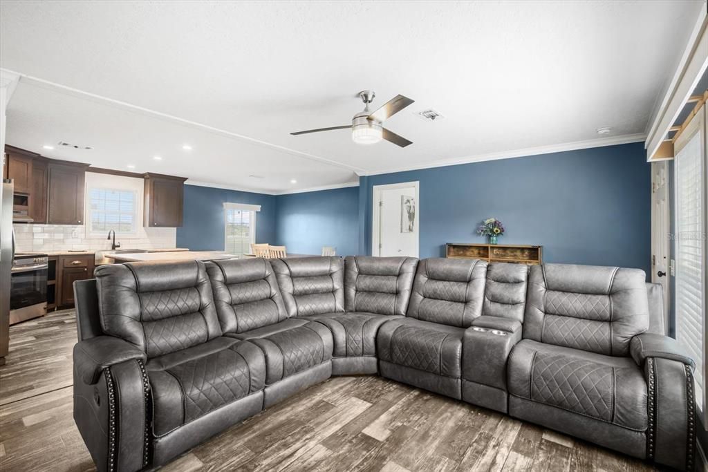 На продажу: $270,000 (3 спален, 2 ванн, 1248 Квадратных фут)