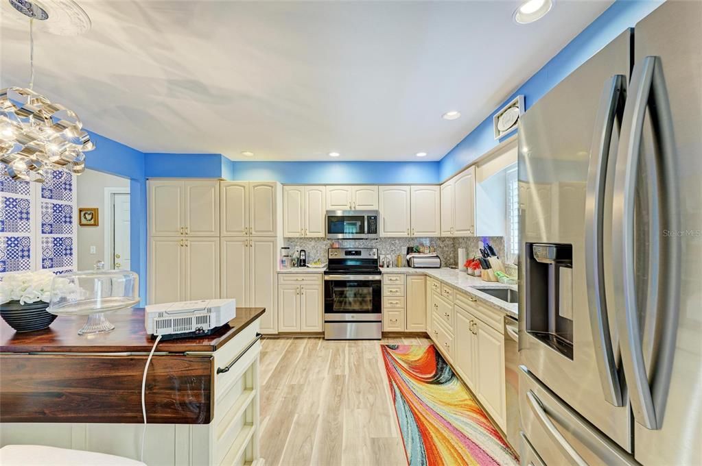 For Sale: $349,000 (2 beds, 2 baths, 2228 Square Feet)