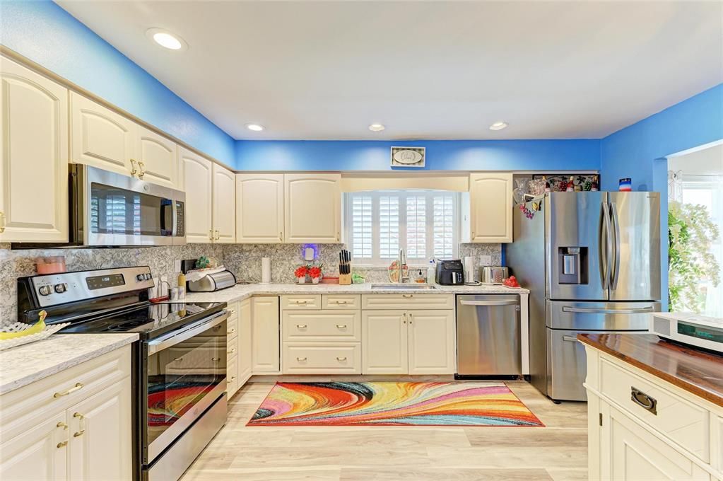 For Sale: $349,000 (2 beds, 2 baths, 2228 Square Feet)